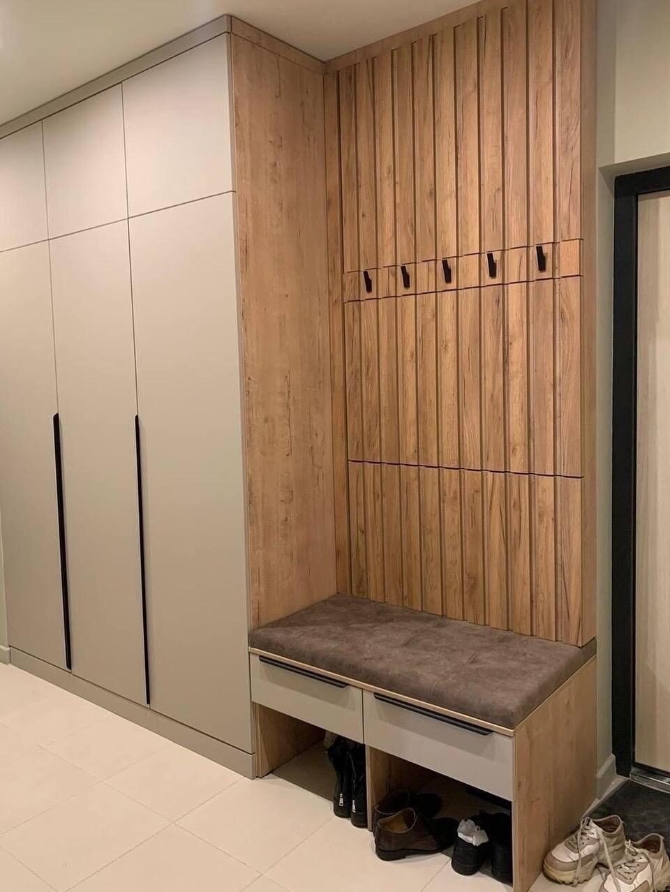 Mobilje Korridori - Portmonto